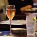 お酒の豆知識：グラスの違いで変わる味わい